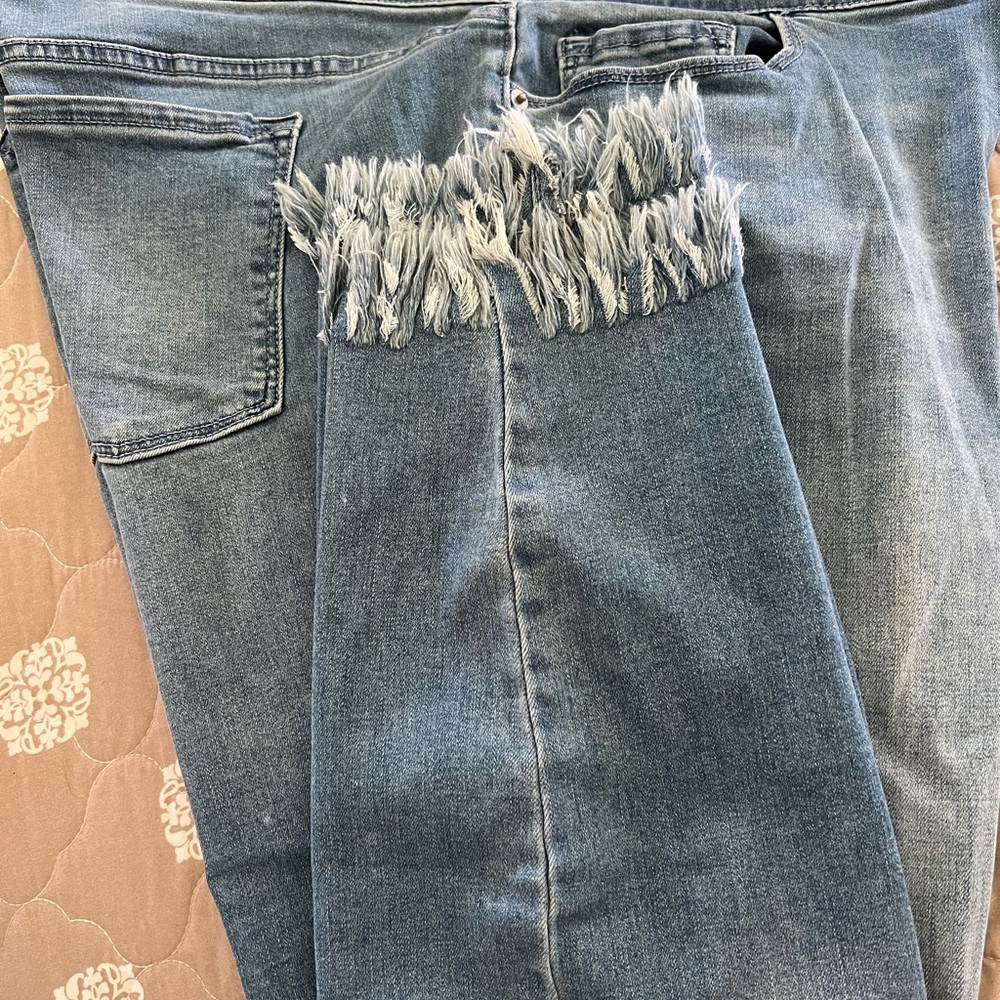Pull on elastic waist denim jeans w/fringe on bottom